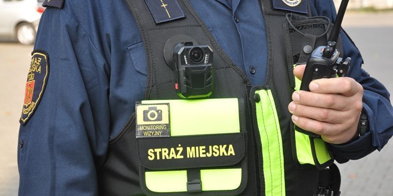 Rowerzysta jechał pod prąd Wisłostradą. Interweniowała Straż Miejska