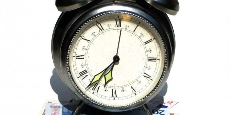 Sejm uchwalił ustawę o minimalnej stawce 12 zł za godzinę pracy na umowę-zlecenie