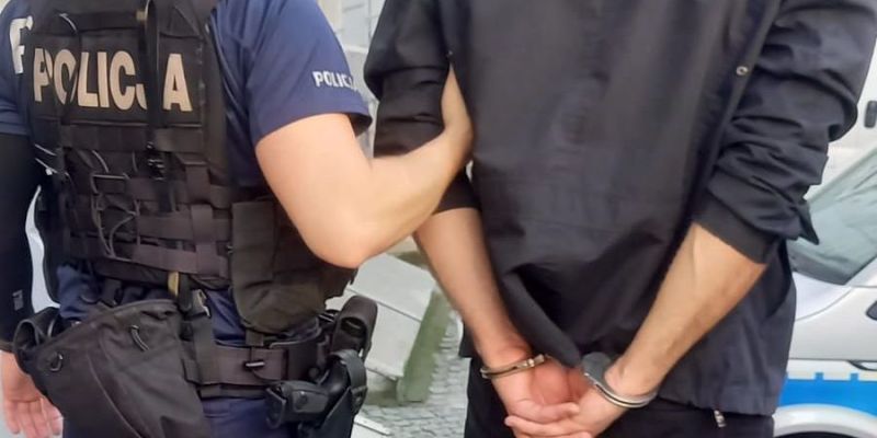 Policjanci komendy wojewódzkiej zatrzymali dwóch mężczyzn. Przy handlarzach znaleźli 8kg narkotyków.