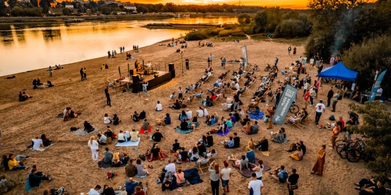 Dobry Wieczór Prago! Przeboje muzyki filmowej na plaży Rusałka jutro wieczorem