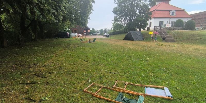 Wichura zniszczyła dach Zamku w Liwie