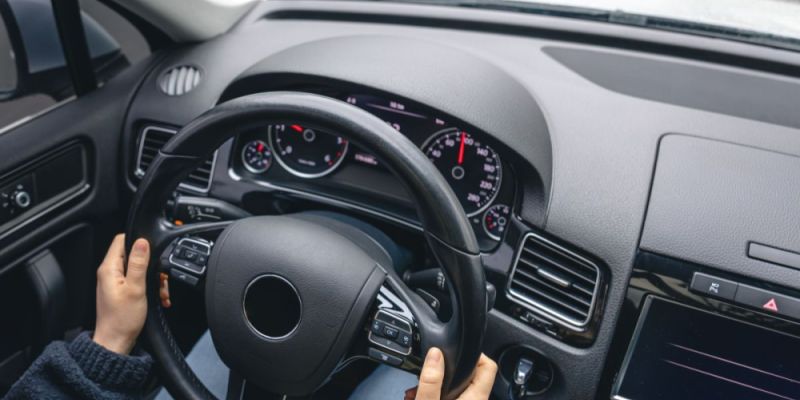 Tempomat adaptacyjny (ACC). Czy w pełni autonomicznie hamuje i przyspiesza w korku?