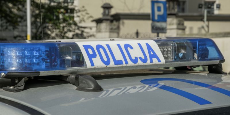 Wtargnął do mieszkania, groził i pobił