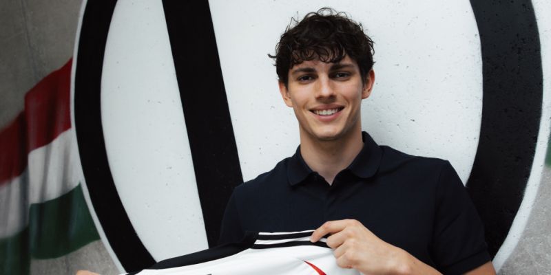 Jakub Żewłakow na dłużej w Legii