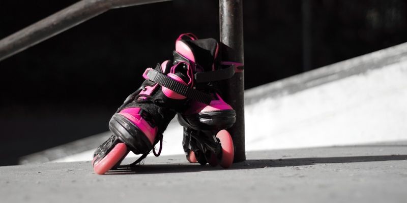 Nocny przejazd rolkarzy