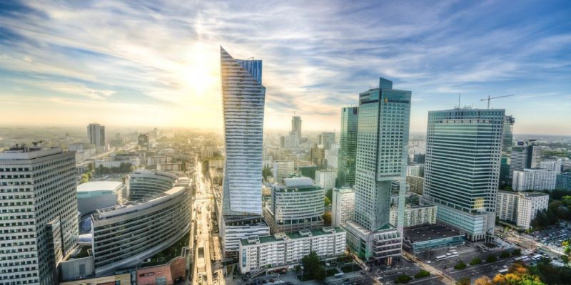 Ile można zyskać, wynajmując biuro w Warszawie?