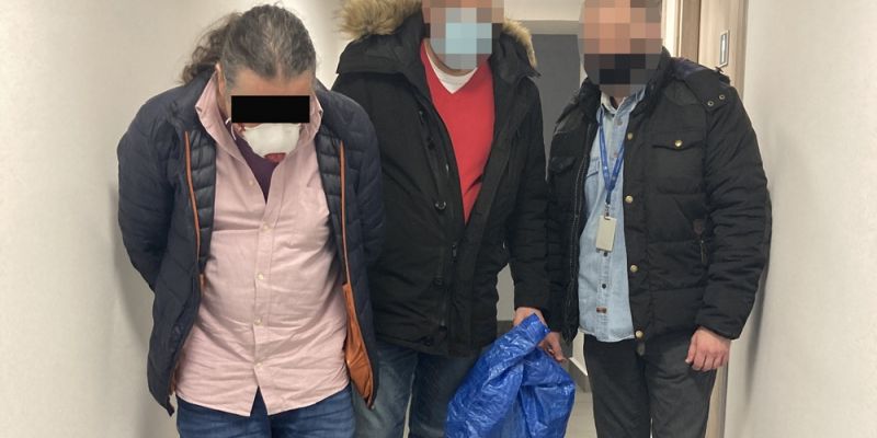 Dzięki reakcji pracownika banku i policjantów staruszek nie stracił 400 tysięcy złotych