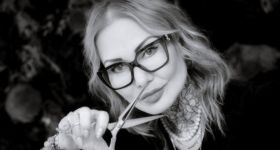 Jesienno -zimowe SOS dla włosów: cztery fryzjerskie triki na zdrowy blask