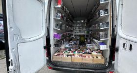 Policja zabezpieczyła 6 tysięcy flakonów podrobionych perfum. Zatrzymano 33-latka