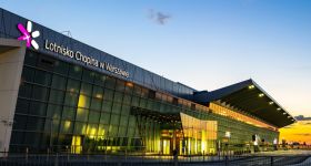 Nocna ewakuacja na Lotnisku Chopina: Pożar w palarni postawił służby w stan gotowości