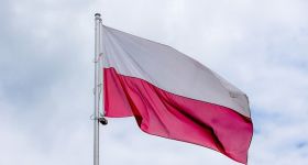 Dzielnica przed majówką rozda flagi
