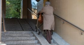 Rzecznik Praw Pieszych w Warszawie. Przywilej czy paląca potrzeba?