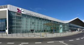 Ewakuacja hali przylotów na Lotnisku Chopina z powodu porzuconego bagażu