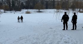 Arktyczne mrozy uderzają w Polskę: Tragiczny bilans ofiar i mobilizacja służb w stolicy