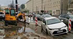 Sprytny kierowca, jednak nie taki sprytny. Nieudana próba ominięcia korka