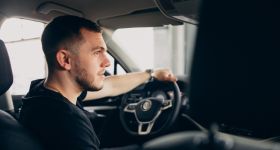 Polscy kierowcy w czołówce trzeźwości, ale zbyt szybcy w miastach. Nowy raport ITS