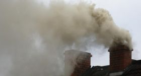 Koniec z węglem w Warszawie. Od października obowiązuje zakaz spalania paliw stałych