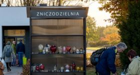 Bielany zachęcają do recyklingu zniczy: użyj ponownie zamiast kupować nowe