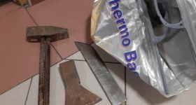 Mężczyzna z maczetą ujęty w galerii handlowej przy rondzie Wiatraczna