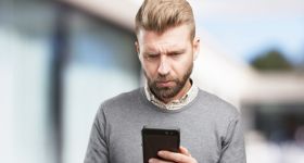 Dostałeś takiego SMS-a z ZUS? Natychmiast zgłoś go pod numer 8080!