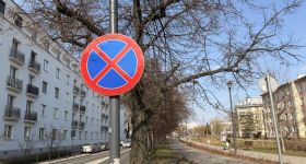 Kierowcy ignorują zakaz przy remizie na Bielanach