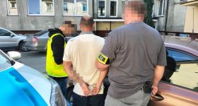 Drastyczny atak na parkingu i porwanie Porsche