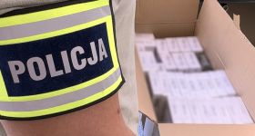 Mężczyzna miał w garażu 130 tysięcy sztuk nielegalnych papierosów