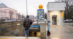 Jubileusz SGH prowadzi do zmian: rusza zbiórka podpisów za nową nazwą stacji metra