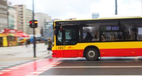 Agresywny pasażer zaatakował kierowcę autobusu na Bielanach