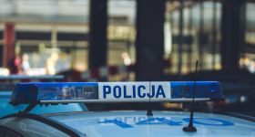 77-latka straciła ponad 53 tysiące złotych. Policjanci z Bemowa zatrzymali dwoje podejrzanych o oszustwo