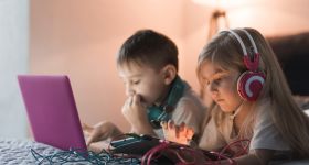 Dziecko w świecie ekranów – wywiad o uzależnieniu od technologii u dzieci z psychologiem Pauliną Kamińską