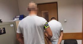 Napad gazem, młotkiem i atrapą broni. Nieletni złodzieje z Rumunii ukradli biżuterię za 250 tysięcy złotych