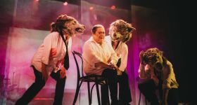Teatr Capitol zaprasza na „MonsterS. Mordercze pieśni” – poruszający spektakl o mroku ludzkiej duszy