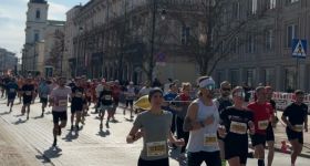 Jubileuszowy Półmaraton Warszawski za nami. Tysiące biegaczy i sukces Elżbiety Glinki