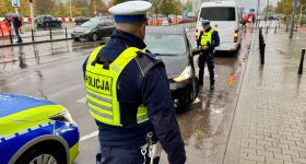 Wielka akcja policji na dworcach – 310 mandatów, zatrzymane prawa jazdy i prowadzący bez uproawnień