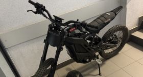17-latek nie zatrzymał się do kontroli - próbował potrącić policjanta motorowerem
