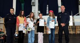 Policjanci dziękują Marcelinie, Zuzannie, Antoninie oraz Kornelii za uczciwą postawę.