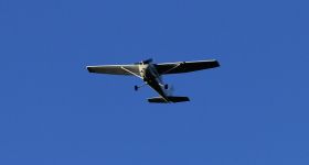 Na warszawskim Bemowie rozbił się samolot Cirrus SR22T