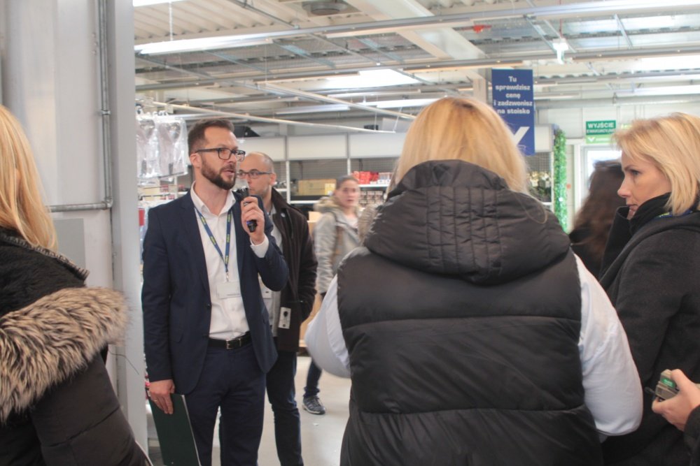 Makro w Alejach Jerozolimskich znów otwarte